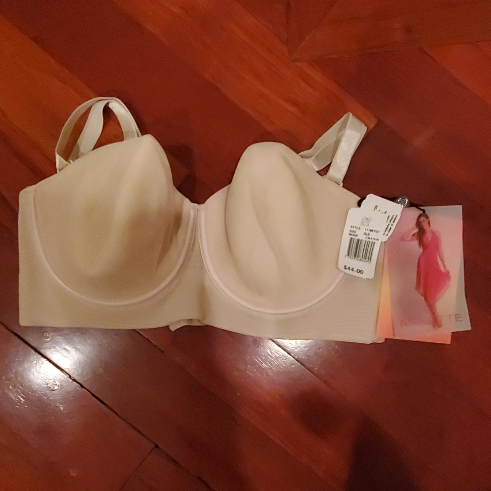 NWT! Nude strapless convertable bra